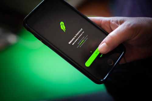 Massachusetts Wants To Pull The Plug On Robinhood