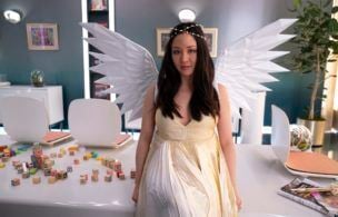 ‘solos’ Star Constance Wu Introduces A ‘very Drunk’ Jenny In ‘powerhouse’ Performance