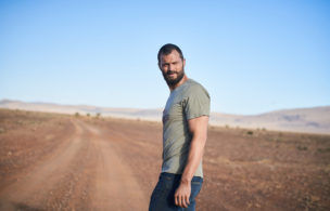 First Look Images Of Jamie Dornan In Hbo Max Drama ‘the Tourist’
