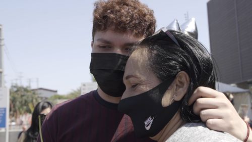 A Mom And Son Sobbed As They Reunited At The Border After 3 Years Apart