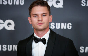 ‘green Lantern’: Jeremy Irvine Set To Play Gay Superhero Alan Scott