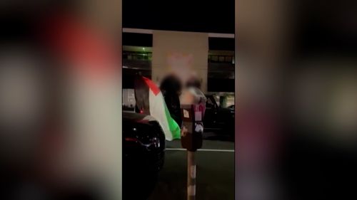 Los Angeles Police Department Investigating Altercation At Restaurant As Possible Anti Semitic Hate Crime