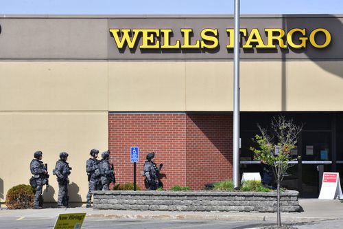 Suspect In Minnesota Bank Robbery Threatened Hostages And Wanted A ‘big Show’ With The Fbi, Authorities Say