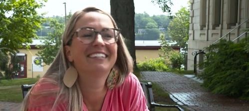 Woman Uses Popularity To Gift Thousands Of Dollars