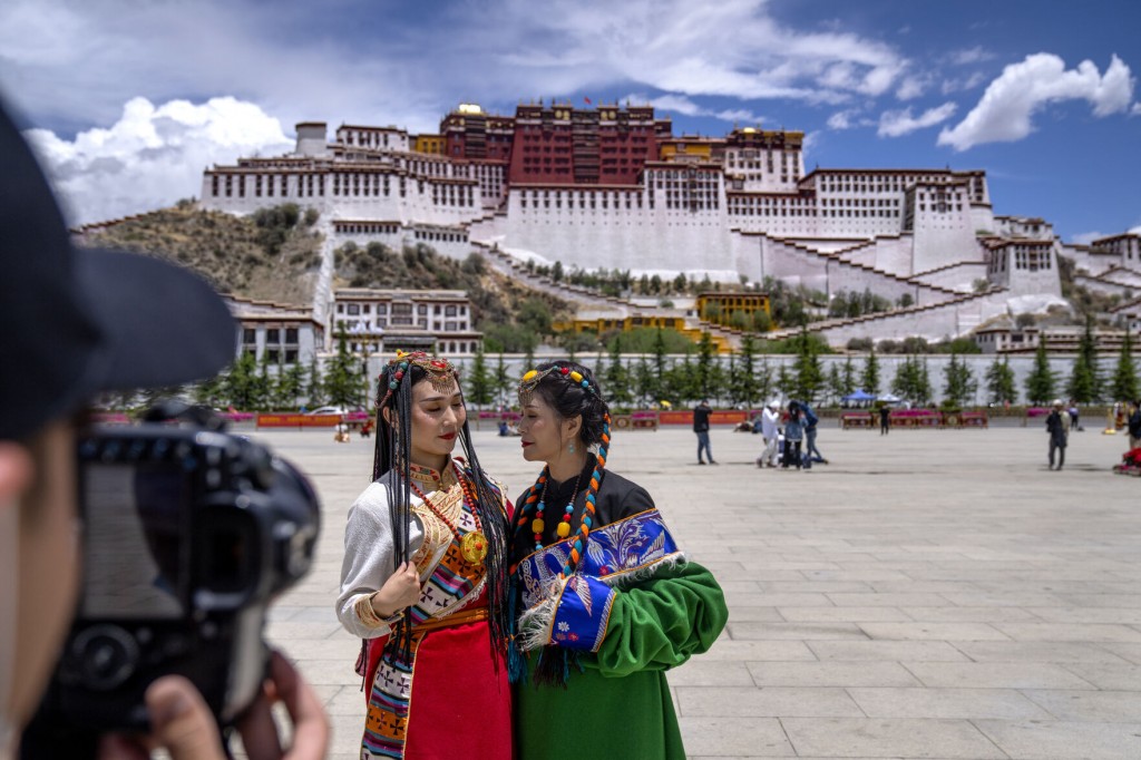 Ap Photos: Tibet Tourism Boom Pressures Historic Sites