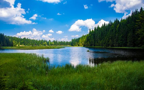 This is the alternative text for Lake Image