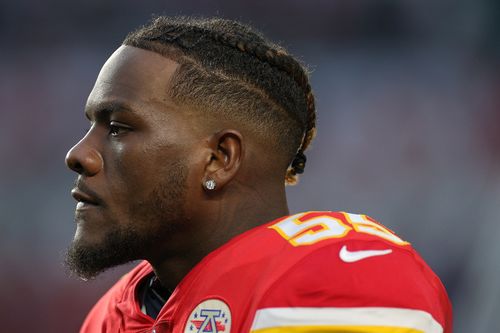 An Nfl Player Was Arrested In Los Angeles For Allegedly Having A Submachine Gun In His Car