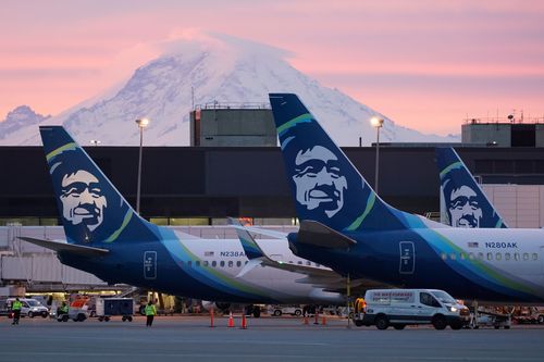 Alaska Airlines Employee Alleges The Uniform Policy Discriminates Against Non Binary And Gender Non Conforming Employees