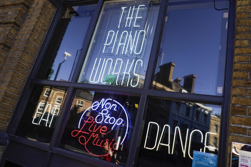 Nightclubs Elated, But Doubts Cloud England’s ‘freedom Day’
