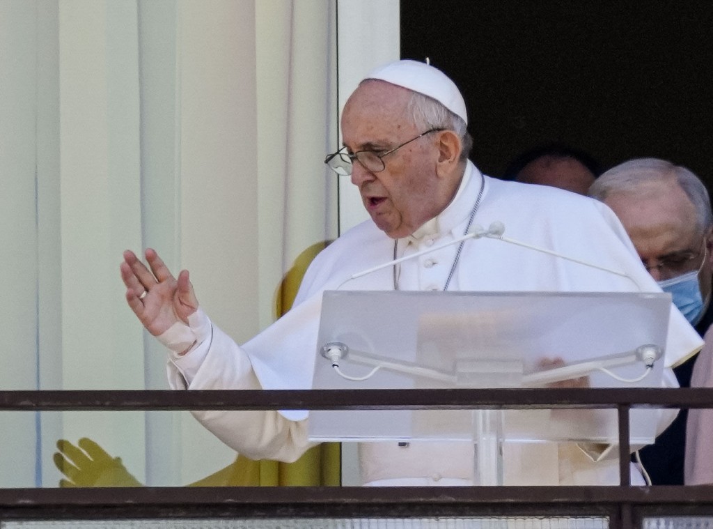 Pope Francis Backs Free Universal Health Care In 1st Appearance Since Surgery