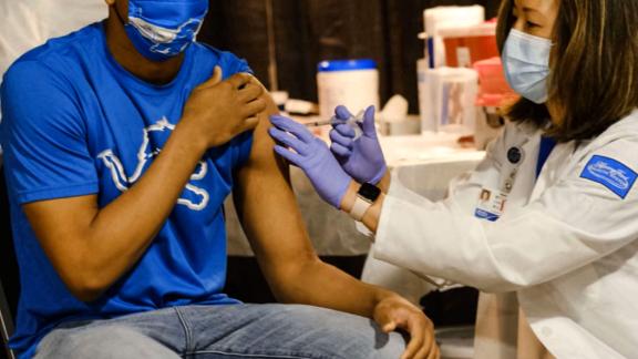 Rates Of New Covid 19 Cases Are Almost 3 Times Higher In States With Low Vaccination Rates, New Data Shows