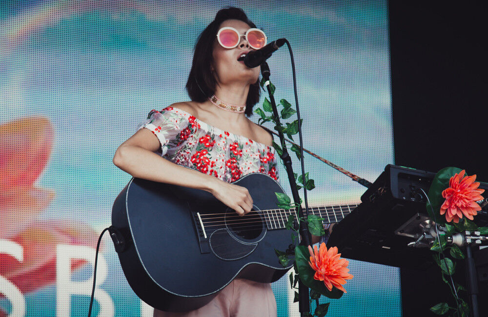 Nina Nesbitt Relates To Raye’s Record Label Struggles