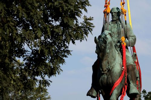 Charlottesville Begins Taking Down Confederate Statues