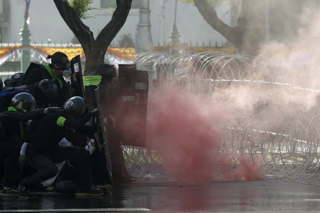 Thai Police Use Tear Gas Against Anti Government Protesters