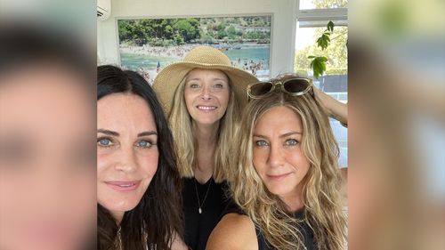 Courteney Cox, Jennifer Aniston And Lisa Kudrow Reunite For July 4