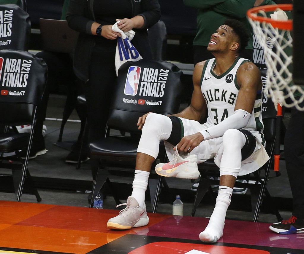 The Bucks Need To Let Giannis Antetokounmpo Cook