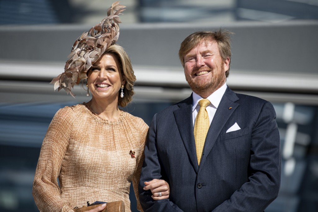 Dutch Royals See German Parliament, Merkel On State Visit
