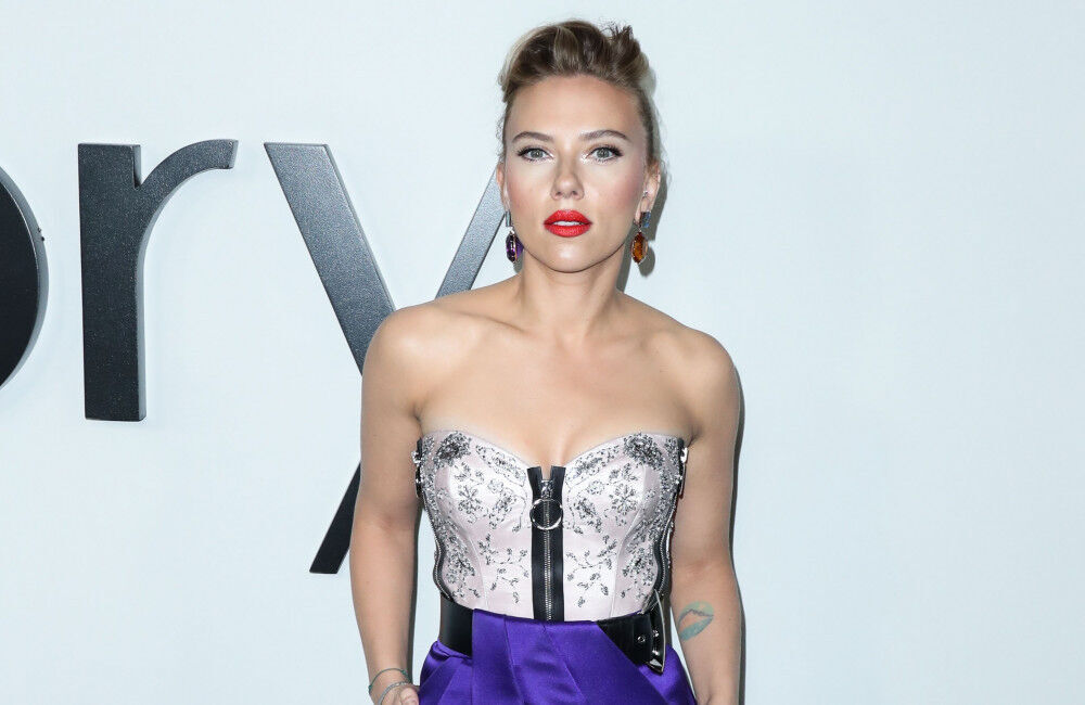 Scarlett Johansson To Star In Ghosted Alongside Chris Evans