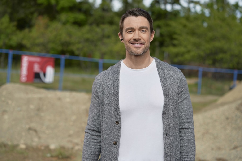 ‘chesapeake Shores’: What’s Your First Impression Of Robert Buckley’s Evan Kincaid? (poll)