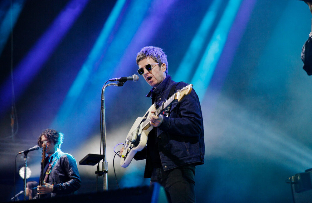 Noel Gallagher Forgets Lyrics To Oasis Classics On Stage