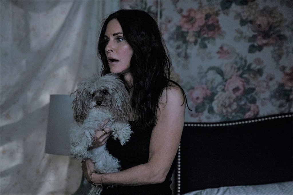 ‘shining Vale’: Courteney Cox, Greg Kinnear & Mira Sorvino Get Spooky In A First Look