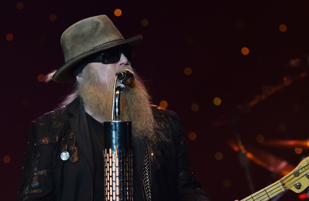 Zz Top Pay Dusty Hill Tribute In First Performance Since His Passing