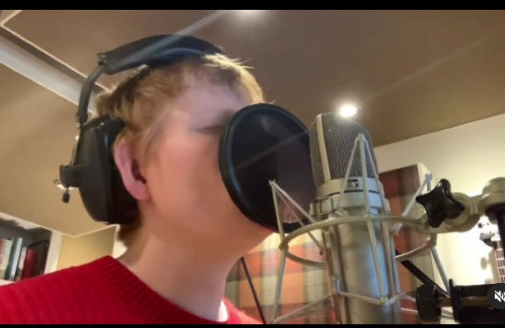 Ed Sheeran Shares Clip Of Him Re Recording Taylor Swift Red Duet