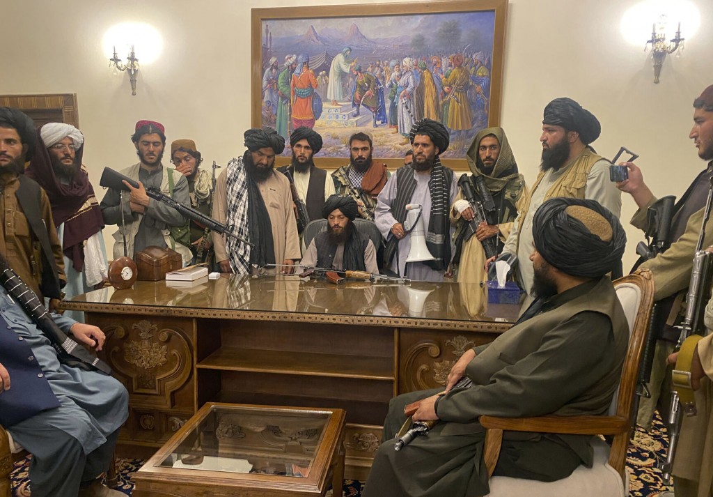 Live Updates: Biden ‘stands By’ Decision To Withdraw From Afghanistan, Adviser Says; Afghans Rush Kabul Airport