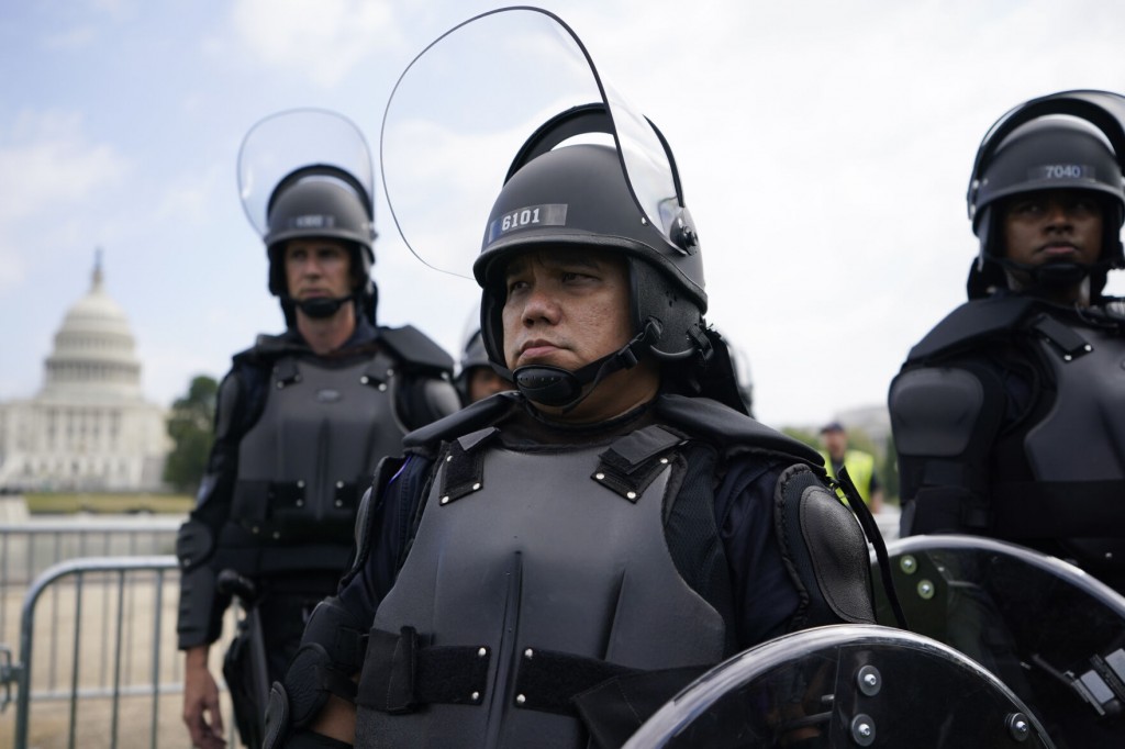 Dc Rally Ends Without Violence As Police Outnumber Protesters