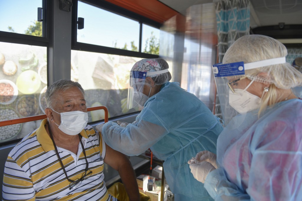 Same Goal, Different Paths: Us, Eu Seek Max Vaccine Rates
