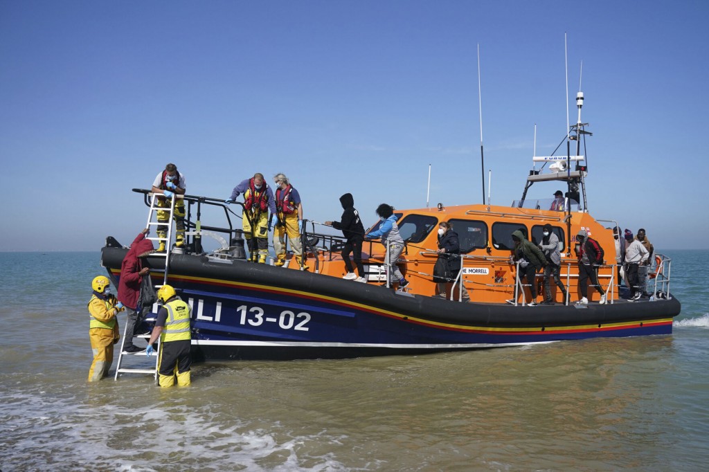 Uk, France Trade Barbs Over Migrant Crossings Of Channel
