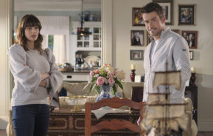 ‘chesapeake Shores’ Puts Abby & Evan In A Fun, Awkward Position (recap)
