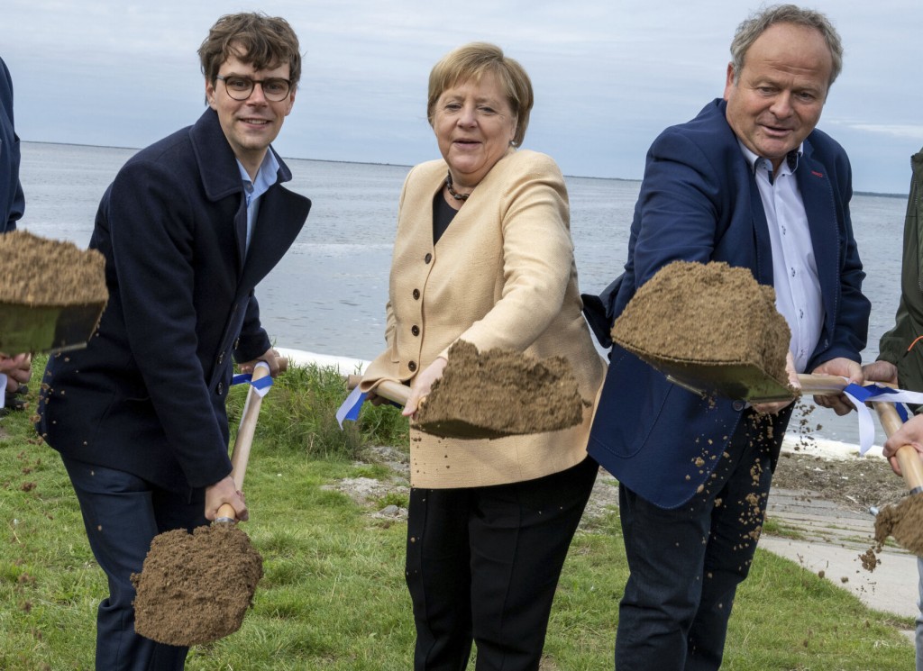 Merkel Seeks To Boost Laschet In Close German Election Race