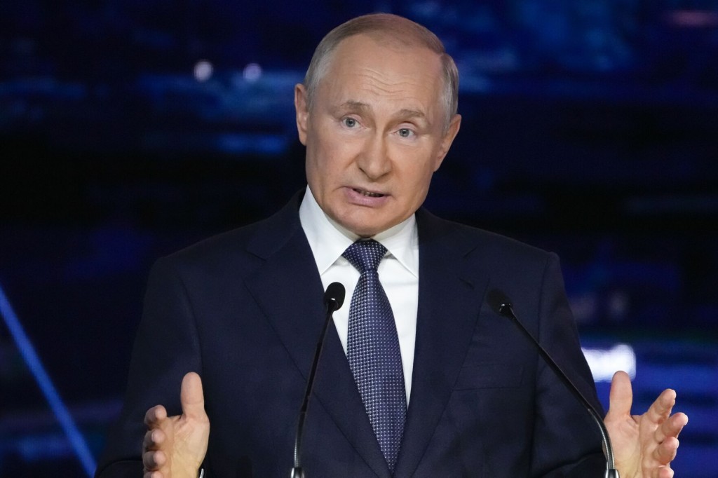 Putin Observes War Games With Belarus That Worry Neighbors