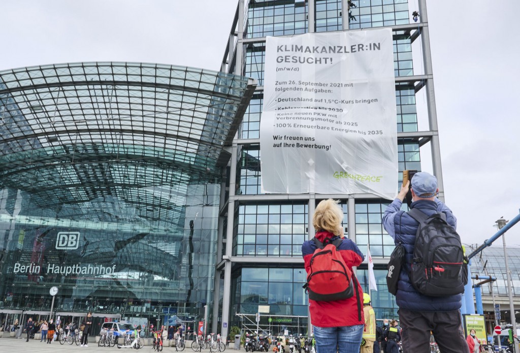 Campaigners Press For Next German Leader To Act On Climate