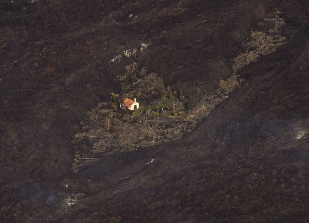Spanish Volcano Remains Volatile, 5 Days After Eruption