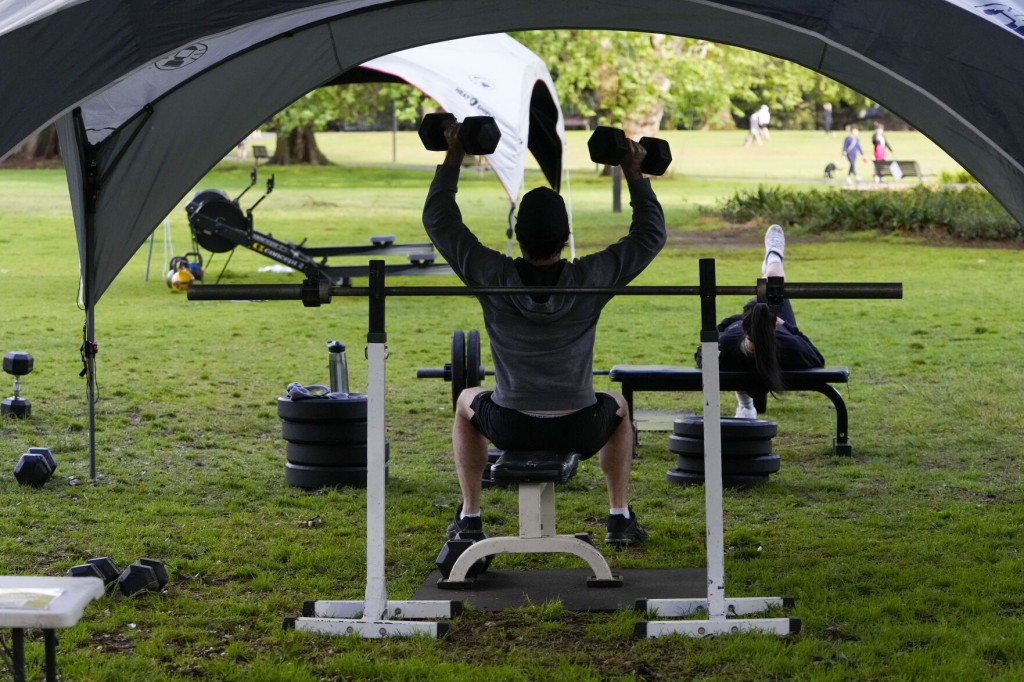Ap Photos: Trainers Beat Sydney Lockdown With Outdoor Gyms