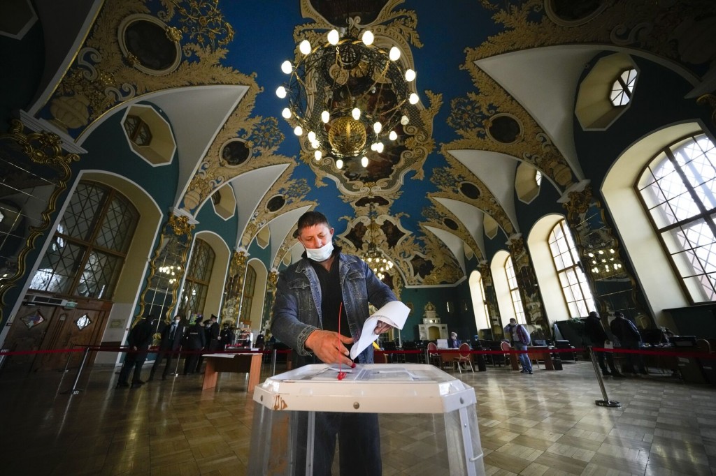 Reported Voting Violations Mar Russia’s Parliamentary Ballot