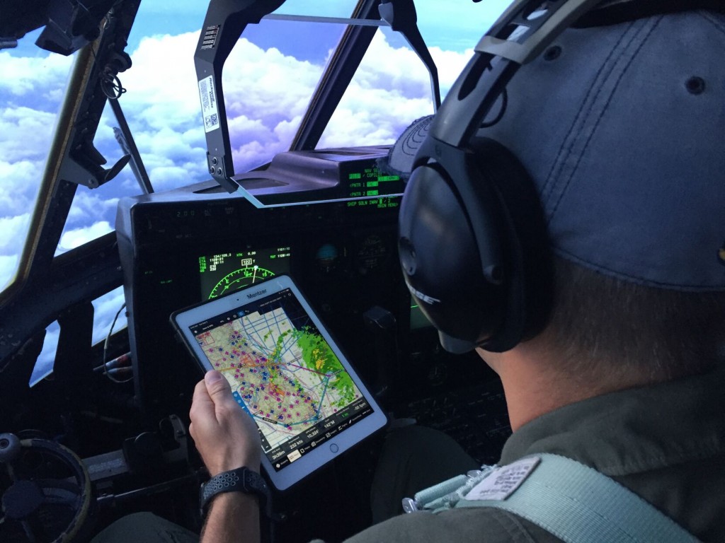 Here’s Why Hurricane Hunters Fly Planes In Weird Patterns Into Storms