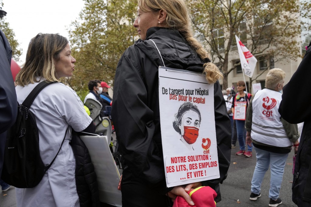 Unvaccinated French Health Care Workers Face Suspension