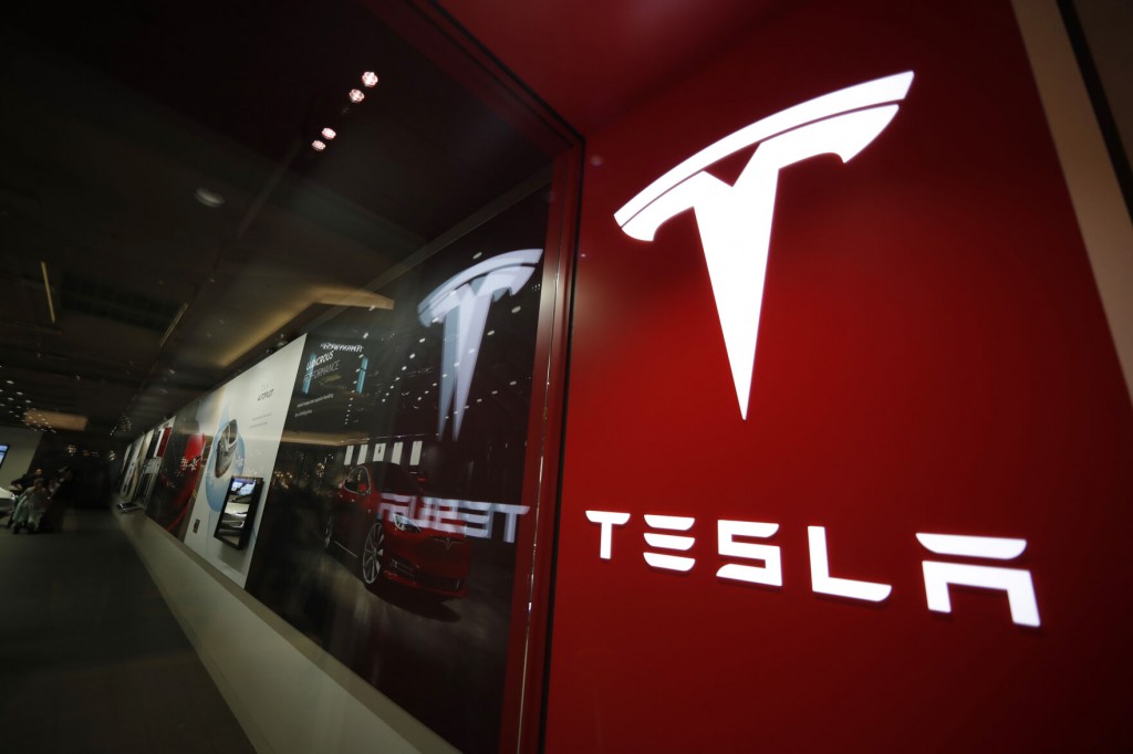 Woman In Tesla Arrested After Using Autopilot While Drunk, Unconscious, Police Say