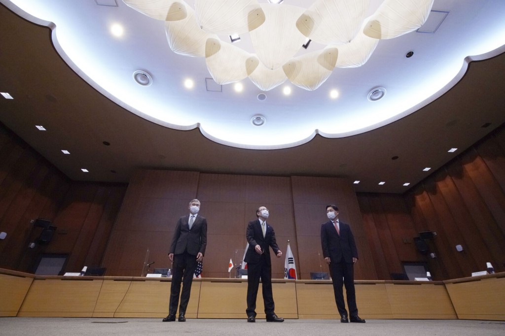 Japan, Us, S Korea Discuss N Korea Day After Missile Launch