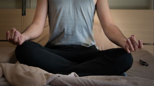 How To Improve Sleep Habits To Support Emotional Wellness, According To A Therapist