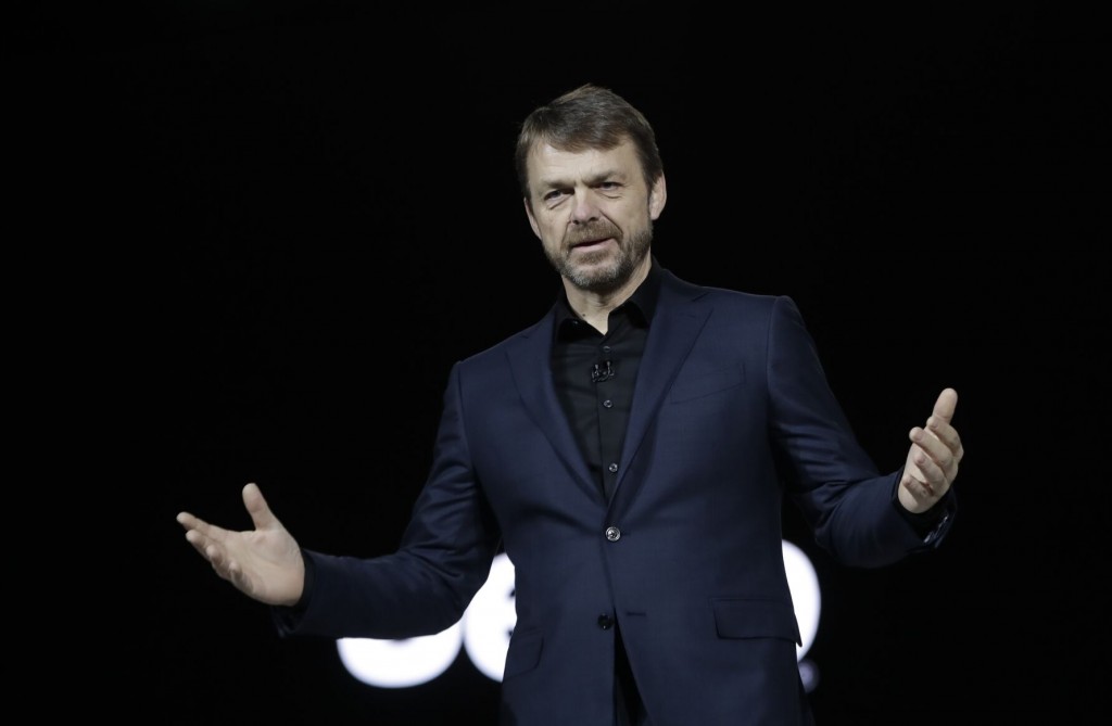 Carmaker Stellantis Loses Former Fca Ceo Manley