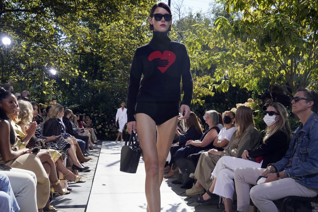 Michael Kors Returns To Ny Fashion Week With Urban Romance