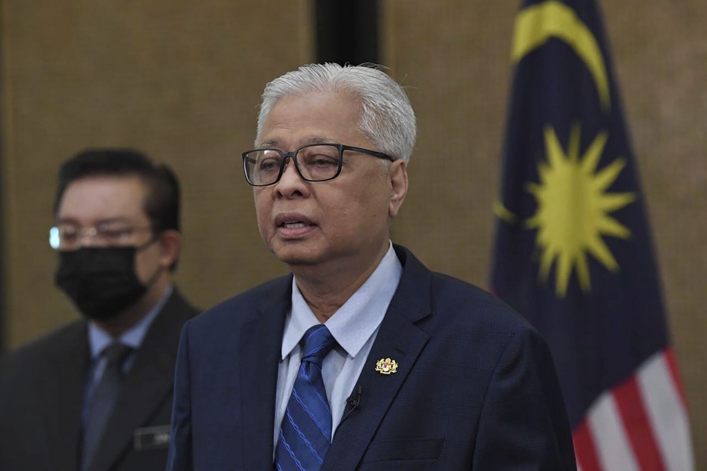 Malaysia Pm Wins Opposition Support As Parliament Resumes
