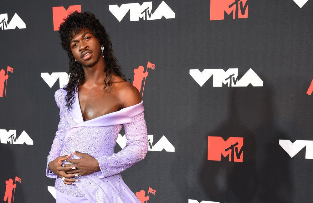 Lil Nas X Turns Heads On Vma Red Carpet