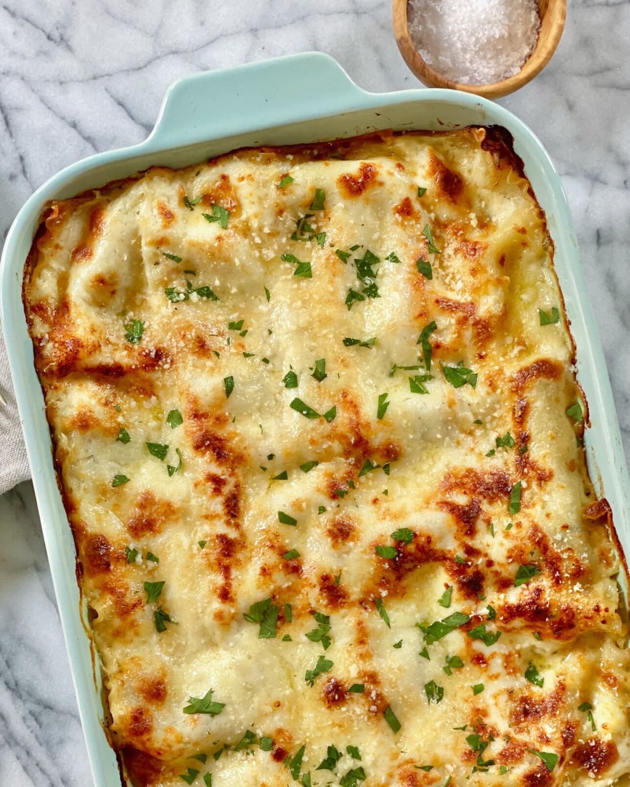 <p>The creamy sauce is irresistible.</p>