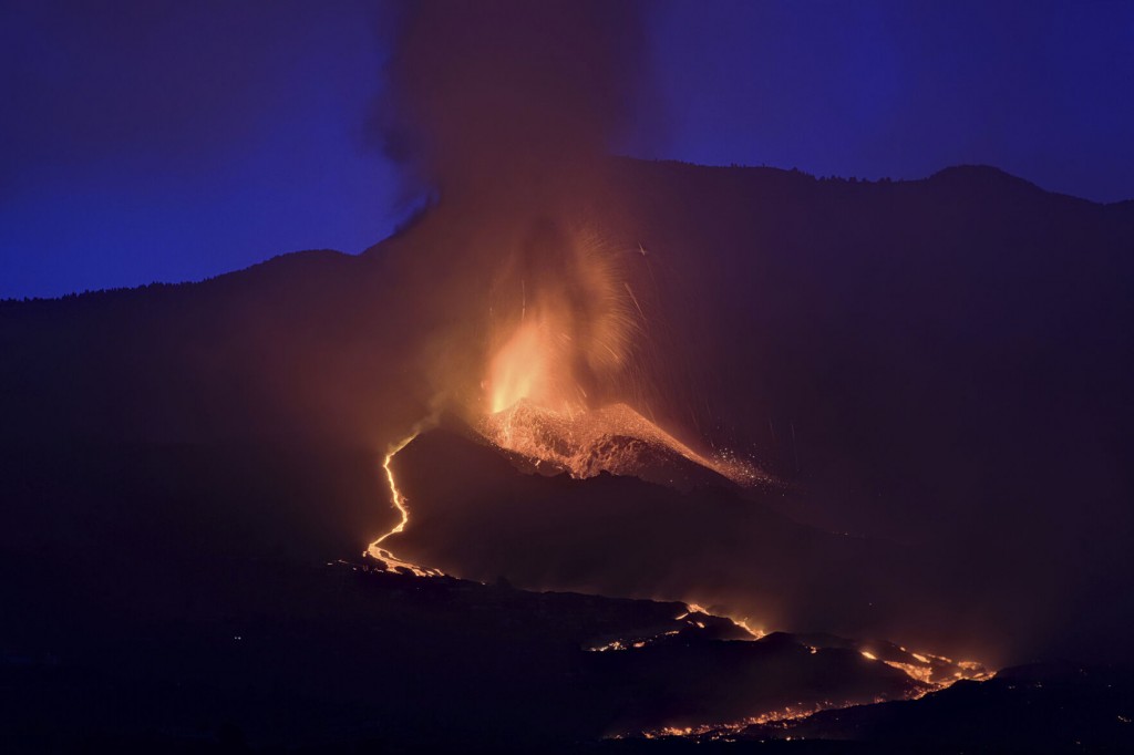 Airport Reopens On Spanish Island Roiled By Volcano Eruption