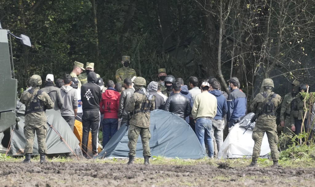 Poland Sending 500 More Troops To Protect Belarus Border
